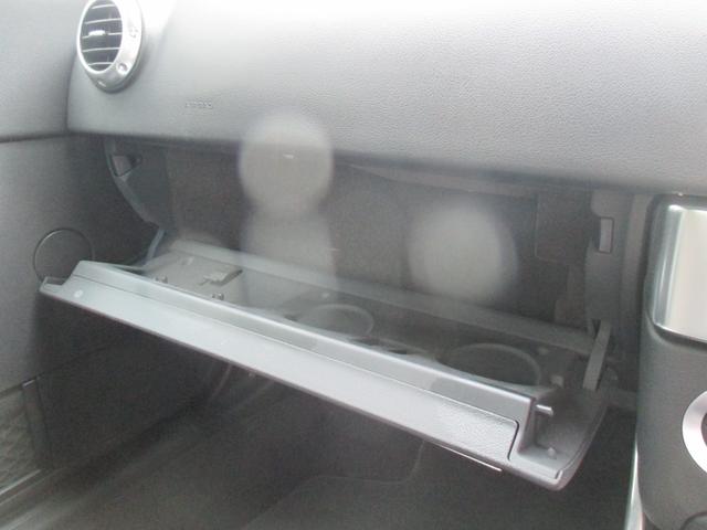 TTクーペ 1.8T 6速ティプトロニック  ハーフレザーシート  ヘッドライト交換済み  液晶ドット欠けなし  禁煙車(12枚目)