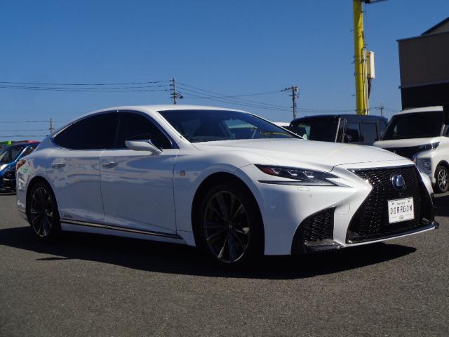 ＬＳ ＬＳ５００ｈ　Ｆスポーツ　純正フルセグナビ　ＢＴ　ＤＶＤ　全方位カメラ　黒革メモリーツキパワーシート　デジタルインナーミラー　ＬＥＤオートヘッドパワーバックドア　ＥＴＣ２．０　シートヒーター　電動リアシェード　カードキー（5枚目）