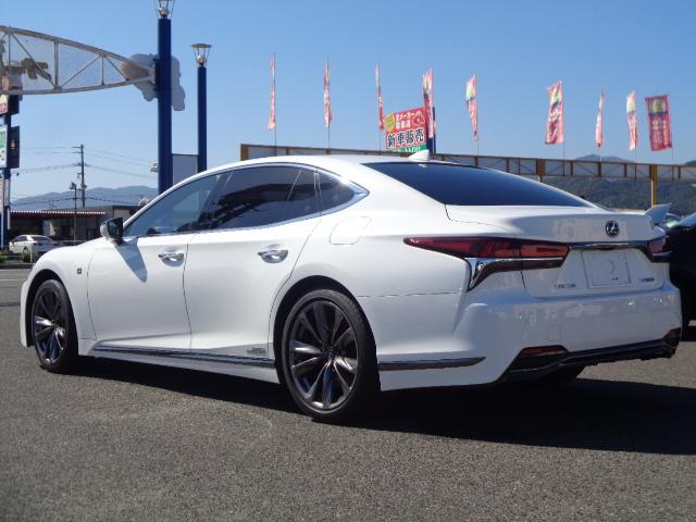 ＬＳ ＬＳ５００ｈ　Ｆスポーツ　純正フルセグナビ　ＢＴ　ＤＶＤ　全方位カメラ　黒革メモリーツキパワーシート　デジタルインナーミラー　ＬＥＤオートヘッドパワーバックドア　ＥＴＣ２．０　シートヒーター　電動リアシェード　カードキー（11枚目）