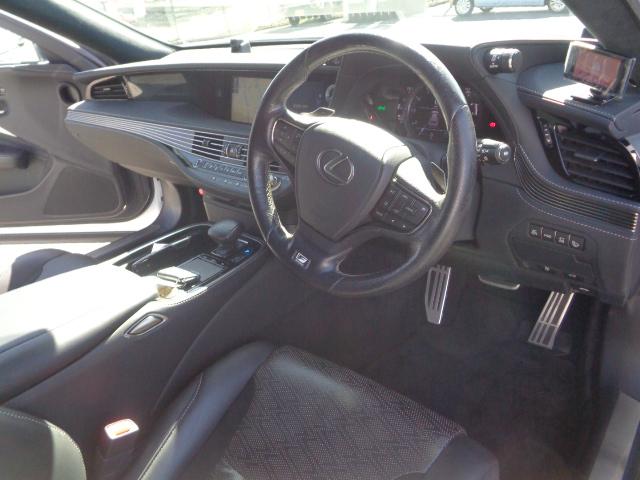 ＬＳ ＬＳ５００ｈ　Ｆスポーツ　純正フルセグナビ　ＢＴ　ＤＶＤ　全方位カメラ　黒革メモリーツキパワーシート　デジタルインナーミラー　ＬＥＤオートヘッドパワーバックドア　ＥＴＣ２．０　シートヒーター　電動リアシェード　カードキー（26枚目）