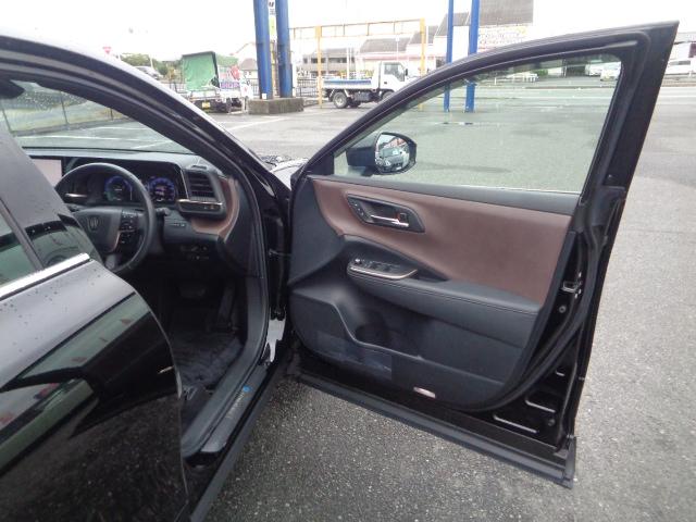 TOYOTA CROWN CROSSOVER G LEATHER PACKAGE