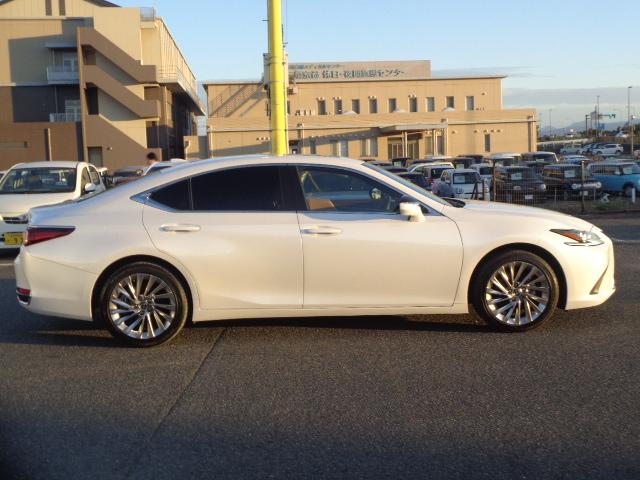 ES ES300h バージョンL 純正フルセグナビ BT サンルーフ 全方位カメラ デジタルインナーミラー 置くだけ充電 前後ドラレコ 3眼LEDオートヘッド PCS BSM シートヒーター ステアリングヒーター ベンチレーション(7枚目)