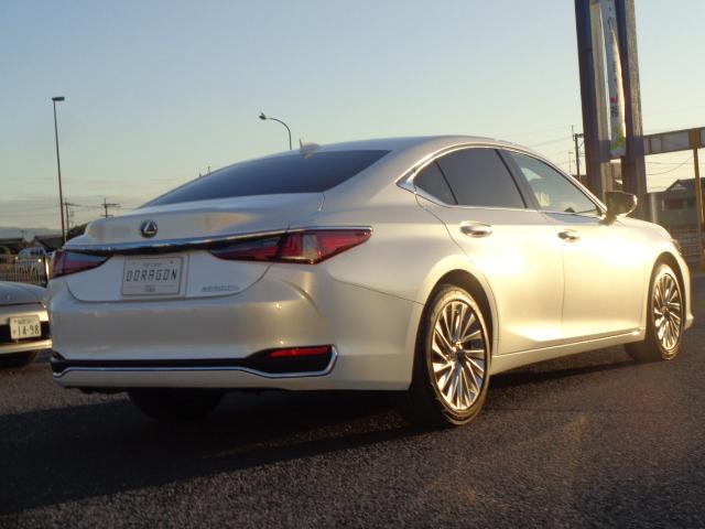 ES ES300h バージョンL 純正フルセグナビ BT サンルーフ 全方位カメラ デジタルインナーミラー 置くだけ充電 前後ドラレコ 3眼LEDオートヘッド PCS BSM シートヒーター ステアリングヒーター ベンチレーション(8枚目)