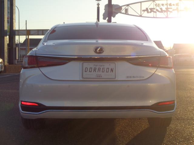 ES ES300h バージョンL 純正フルセグナビ BT サンルーフ 全方位カメラ デジタルインナーミラー 置くだけ充電 前後ドラレコ 3眼LEDオートヘッド PCS BSM シートヒーター ステアリングヒーター ベンチレーション(9枚目)