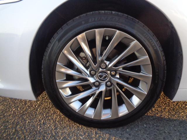 ES ES300h バージョンL 純正フルセグナビ BT サンルーフ 全方位カメラ デジタルインナーミラー 置くだけ充電 前後ドラレコ 3眼LEDオートヘッド PCS BSM シートヒーター ステアリングヒーター ベンチレーション(19枚目)