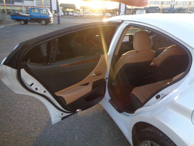 ES ES300h バージョンL 純正フルセグナビ BT サンルーフ 全方位カメラ デジタルインナーミラー 置くだけ充電 前後ドラレコ 3眼LEDオートヘッド PCS BSM シートヒーター ステアリングヒーター ベンチレーション(58枚目)