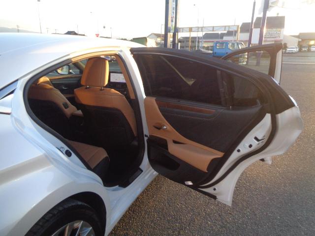 ES ES300h バージョンL 純正フルセグナビ BT サンルーフ 全方位カメラ デジタルインナーミラー 置くだけ充電 前後ドラレコ 3眼LEDオートヘッド PCS BSM シートヒーター ステアリングヒーター ベンチレーション(62枚目)