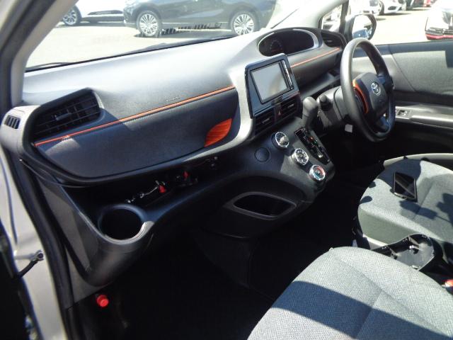 シエンタ X 車イス仕様 車イス電動固定装置 セーフティベルト 純正地デジナビ BT バックカメラ パワスラ キーレス リアシート外し(シート有り) ドラレコ(31枚目)