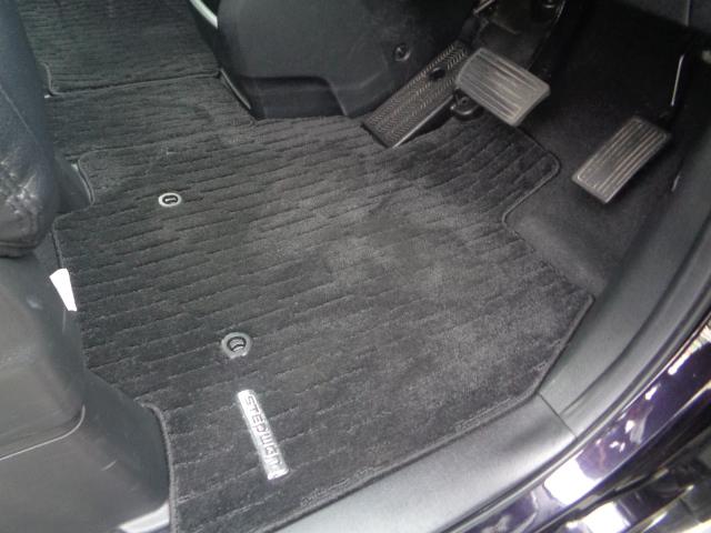 ステップワゴンスパーダ Z ワンオーナー 純正フルセグナビ DVD 両側パワスラ ビルトインETC バックカメラ パドルシフト 後席モニター 革調シートカバー オートライト スマートキー 純正AW ステリモ(28枚目)