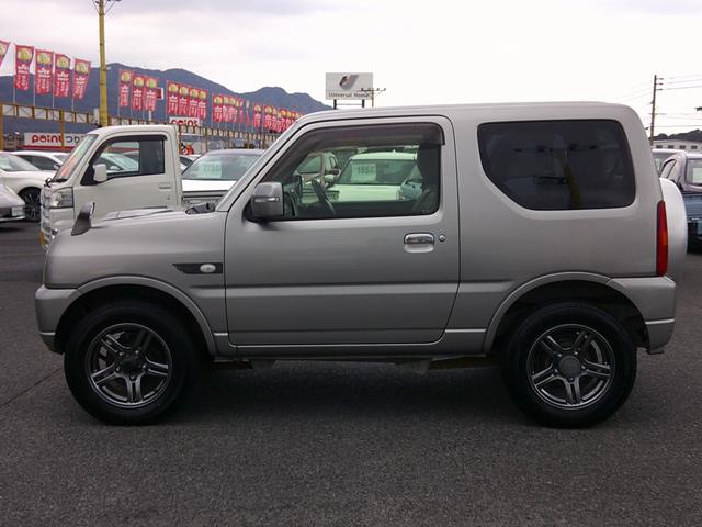 販売車輌は全車１年間走行距離無制限の保証付きです。全国保証になりますので遠方のお客様でもお近くの各ディーラーにて保証修理が可能です。また２年〜３年の長期保証プランもご準備しています。