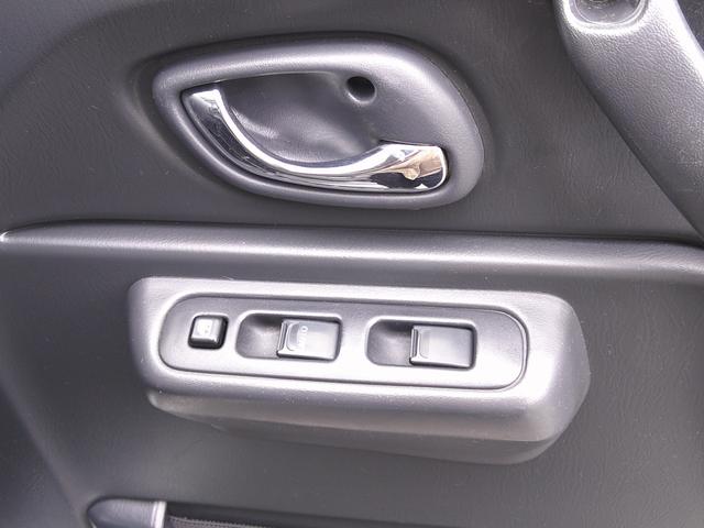 販売車輌は全車１年間走行距離無制限の保証付きです。全国保証になりますので遠方のお客様でもお近くの各ディーラーにて保証修理が可能です。また２年〜３年の長期保証プランもご準備しています。