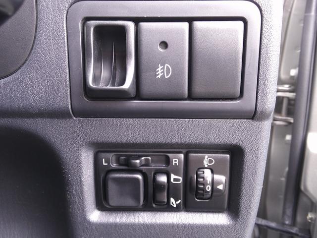 販売車輌は全車１年間走行距離無制限の保証付きです。全国保証になりますので遠方のお客様でもお近くの各ディーラーにて保証修理が可能です。また２年〜３年の長期保証プランもご準備しています。