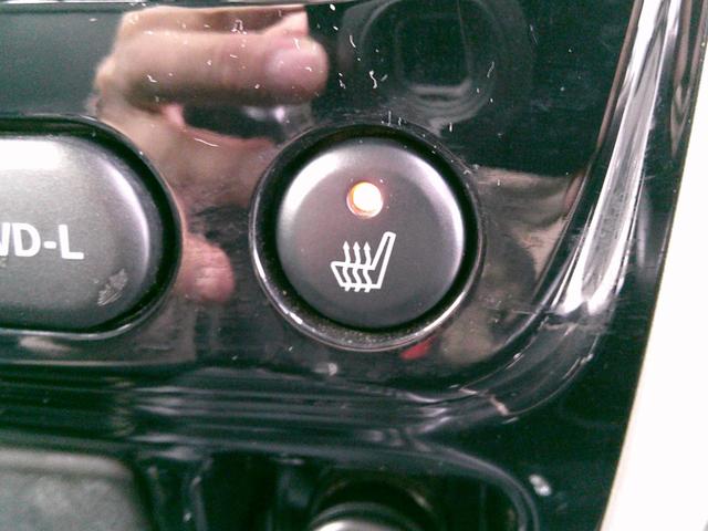 販売車輌は全車１年間走行距離無制限の保証付きです。全国保証になりますので遠方のお客様でもお近くの各ディーラーにて保証修理が可能です。また２年〜３年の長期保証プランもご準備しています。