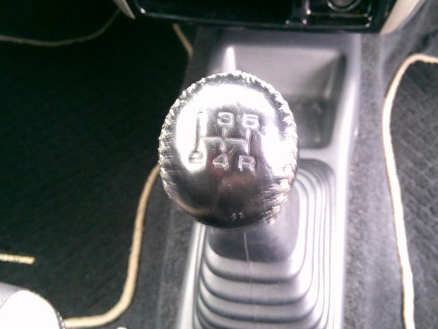 販売車輌は全車１年間走行距離無制限の保証付きです。全国保証になりますので遠方のお客様でもお近くの各ディーラーにて保証修理が可能です。また２年〜３年の長期保証プランもご準備しています。