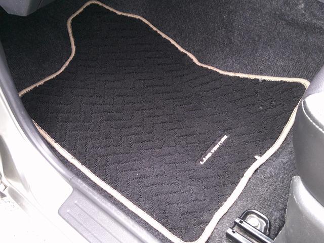 販売車輌は全車１年間走行距離無制限の保証付きです。全国保証になりますので遠方のお客様でもお近くの各ディーラーにて保証修理が可能です。また２年〜３年の長期保証プランもご準備しています。