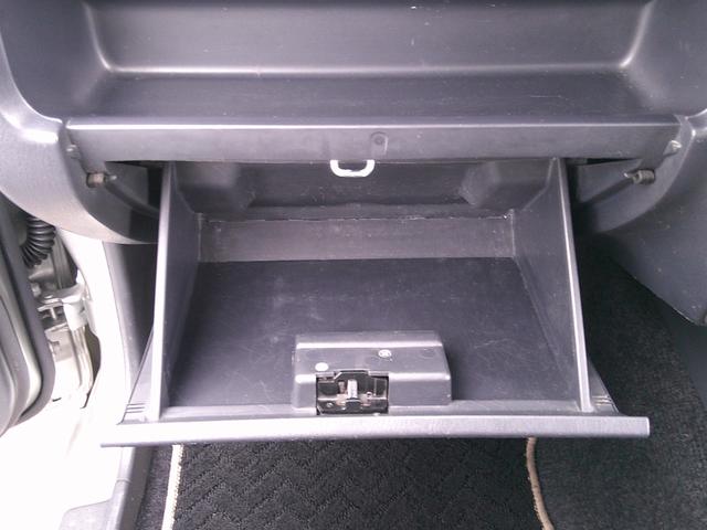 販売車輌は全車１年間走行距離無制限の保証付きです。全国保証になりますので遠方のお客様でもお近くの各ディーラーにて保証修理が可能です。また２年〜３年の長期保証プランもご準備しています。