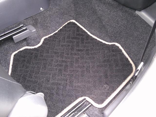 販売車輌は全車１年間走行距離無制限の保証付きです。全国保証になりますので遠方のお客様でもお近くの各ディーラーにて保証修理が可能です。また２年〜３年の長期保証プランもご準備しています。