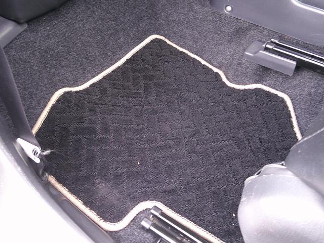 販売車輌は全車１年間走行距離無制限の保証付きです。全国保証になりますので遠方のお客様でもお近くの各ディーラーにて保証修理が可能です。また２年〜３年の長期保証プランもご準備しています。