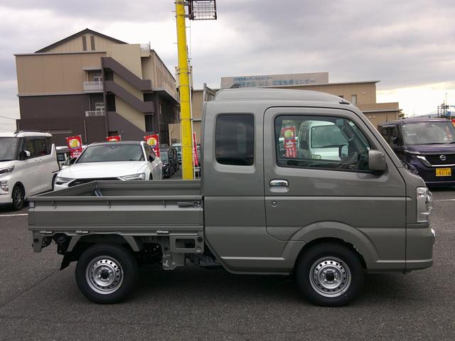 スーパーキャリイ Ｘ　未使用車　４ＷＤ　ＡＴ　ＬＥＤオートヘッド　鳥居付き　キーレス　ブレーキサポート　パーキングソナー　新車保証　オーバーヘッドコンソール　荷台ライト（7枚目）