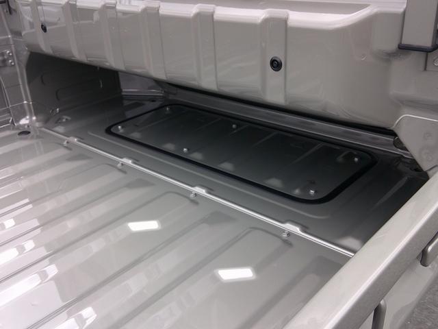 スーパーキャリイ Ｘ　未使用車　４ＷＤ　ＡＴ　ＬＥＤオートヘッド　鳥居付き　キーレス　ブレーキサポート　パーキングソナー　新車保証　オーバーヘッドコンソール　荷台ライト（15枚目）