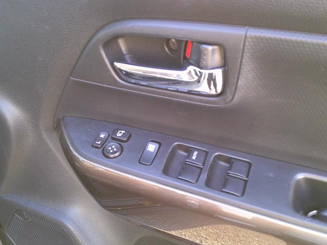 販売車輌は全車１年間走行距離無制限の保証付きです。全国保証になりますので遠方のお客様でもお近くの各ディーラーにて保証修理が可能です。また２年〜３年の長期保証プランもご準備しています。