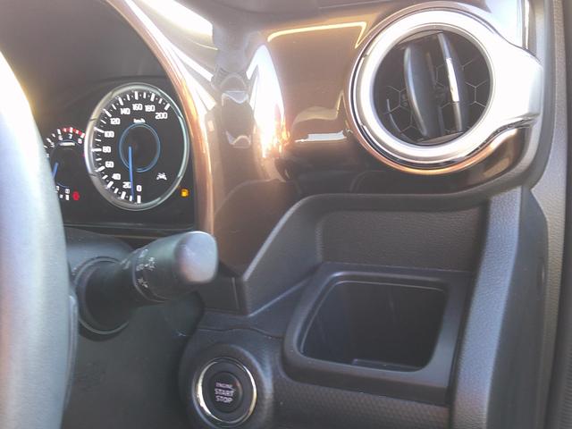 販売車輌は全車１年間走行距離無制限の保証付きです。全国保証になりますので遠方のお客様でもお近くの各ディーラーにて保証修理が可能です。また２年〜３年の長期保証プランもご準備しています。