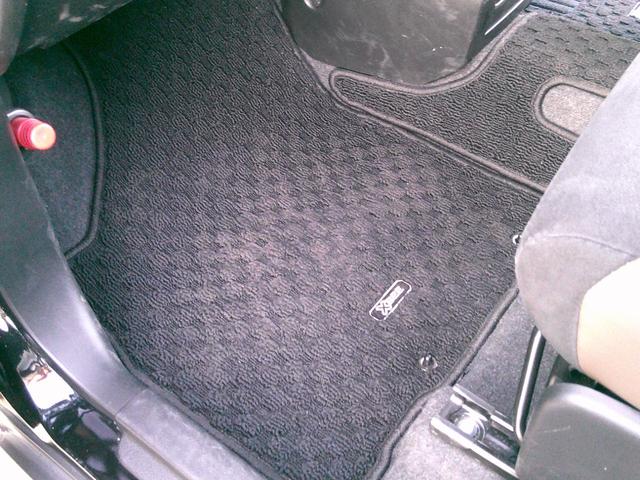 販売車輌は全車１年間走行距離無制限の保証付きです。全国保証になりますので遠方のお客様でもお近くの各ディーラーにて保証修理が可能です。また２年〜３年の長期保証プランもご準備しています。