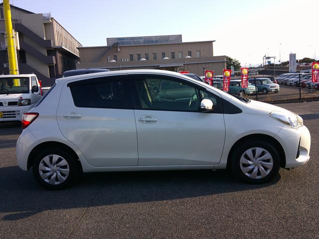 ヴィッツ Ｆ　純正地デジナビ　Ｂｌｕｅｔｏｏｔｈ　バックカメラ　ＥＴＣ　トヨタセーフティ　オートハイビーム　スマートキー×２　プッシュスタート（7枚目）