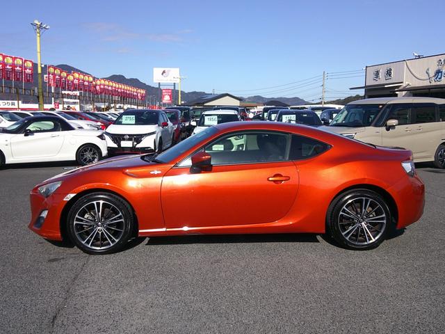 販売車輌は全車１年間走行距離無制限の保証付きです。全国保証になりますので遠方のお客様でもお近くの各ディーラーにて保証修理が可能です。また２年〜３年の長期保証プランもご準備しています。