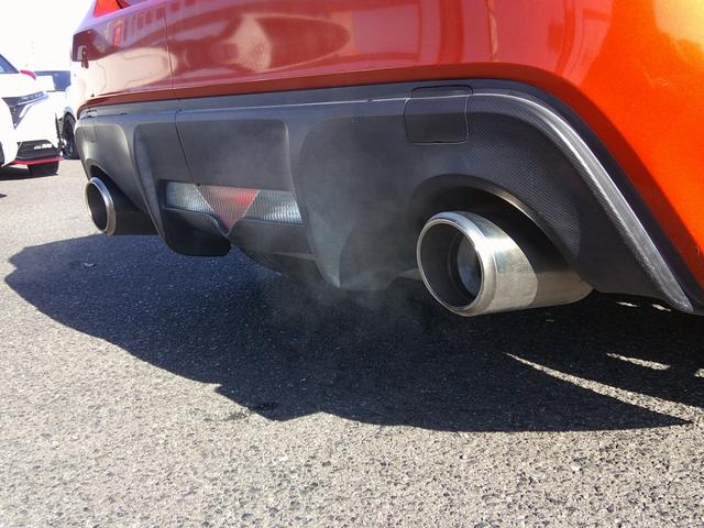 販売車輌は全車１年間走行距離無制限の保証付きです。全国保証になりますので遠方のお客様でもお近くの各ディーラーにて保証修理が可能です。また２年〜３年の長期保証プランもご準備しています。