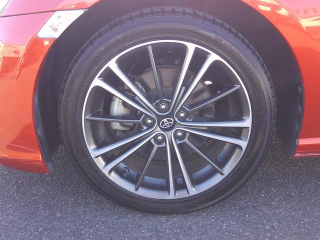 販売車輌は全車１年間走行距離無制限の保証付きです。全国保証になりますので遠方のお客様でもお近くの各ディーラーにて保証修理が可能です。また２年〜３年の長期保証プランもご準備しています。