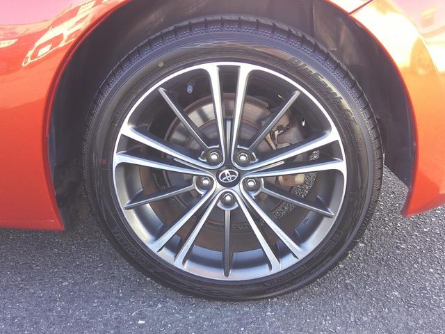 販売車輌は全車１年間走行距離無制限の保証付きです。全国保証になりますので遠方のお客様でもお近くの各ディーラーにて保証修理が可能です。また２年〜３年の長期保証プランもご準備しています。