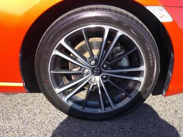 販売車輌は全車１年間走行距離無制限の保証付きです。全国保証になりますので遠方のお客様でもお近くの各ディーラーにて保証修理が可能です。また２年〜３年の長期保証プランもご準備しています。