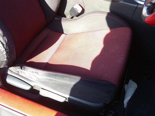 販売車輌は全車１年間走行距離無制限の保証付きです。全国保証になりますので遠方のお客様でもお近くの各ディーラーにて保証修理が可能です。また２年〜３年の長期保証プランもご準備しています。