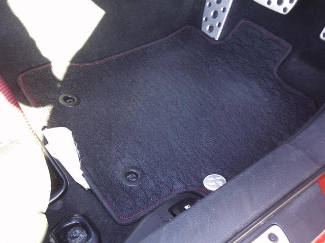 販売車輌は全車１年間走行距離無制限の保証付きです。全国保証になりますので遠方のお客様でもお近くの各ディーラーにて保証修理が可能です。また２年〜３年の長期保証プランもご準備しています。