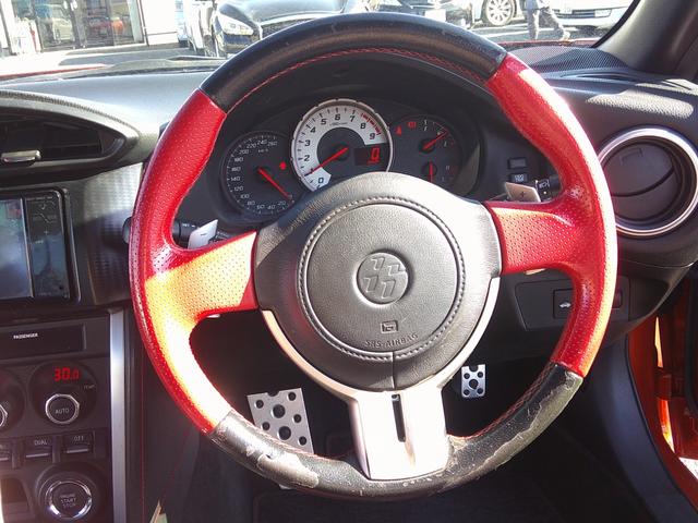 販売車輌は全車１年間走行距離無制限の保証付きです。全国保証になりますので遠方のお客様でもお近くの各ディーラーにて保証修理が可能です。また２年〜３年の長期保証プランもご準備しています。