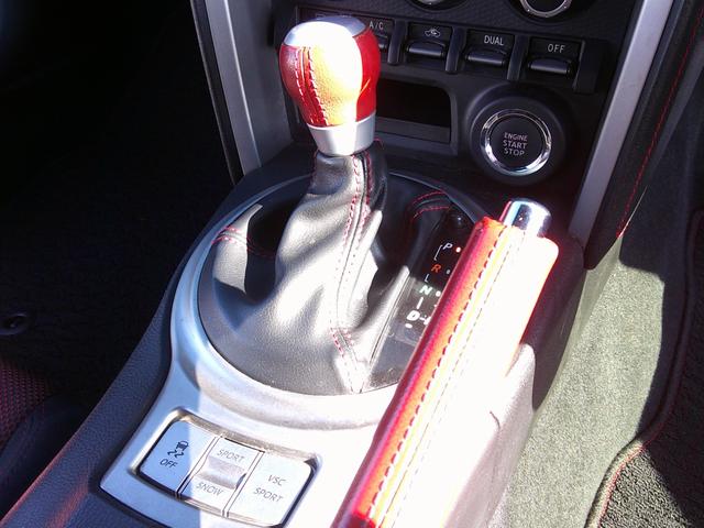 販売車輌は全車１年間走行距離無制限の保証付きです。全国保証になりますので遠方のお客様でもお近くの各ディーラーにて保証修理が可能です。また２年〜３年の長期保証プランもご準備しています。