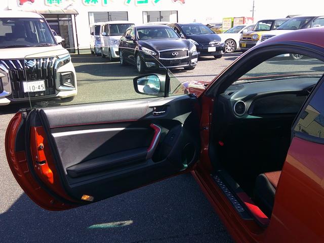 販売車輌は全車１年間走行距離無制限の保証付きです。全国保証になりますので遠方のお客様でもお近くの各ディーラーにて保証修理が可能です。また２年〜３年の長期保証プランもご準備しています。