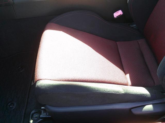 販売車輌は全車１年間走行距離無制限の保証付きです。全国保証になりますので遠方のお客様でもお近くの各ディーラーにて保証修理が可能です。また２年〜３年の長期保証プランもご準備しています。