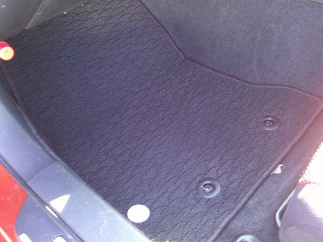 販売車輌は全車１年間走行距離無制限の保証付きです。全国保証になりますので遠方のお客様でもお近くの各ディーラーにて保証修理が可能です。また２年〜３年の長期保証プランもご準備しています。