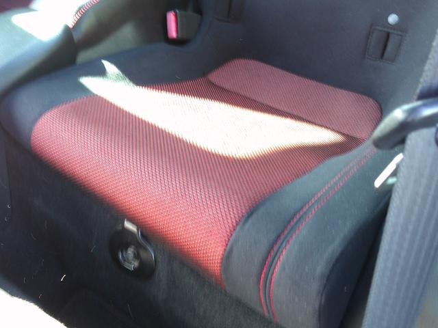 販売車輌は全車１年間走行距離無制限の保証付きです。全国保証になりますので遠方のお客様でもお近くの各ディーラーにて保証修理が可能です。また２年〜３年の長期保証プランもご準備しています。