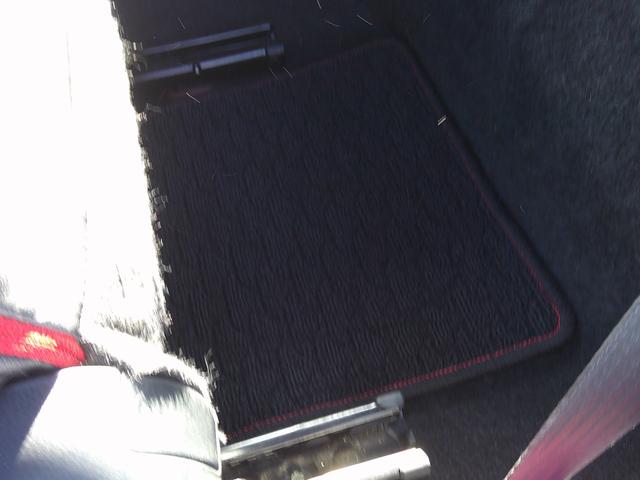 販売車輌は全車１年間走行距離無制限の保証付きです。全国保証になりますので遠方のお客様でもお近くの各ディーラーにて保証修理が可能です。また２年〜３年の長期保証プランもご準備しています。