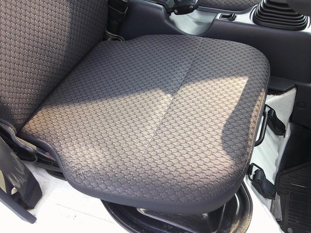 キャリイトラック KX MT 4WD ゴムマット 荷台ライト フォグ CDオーディオ エアコン パワステ パワーウィンドウ(31枚目)