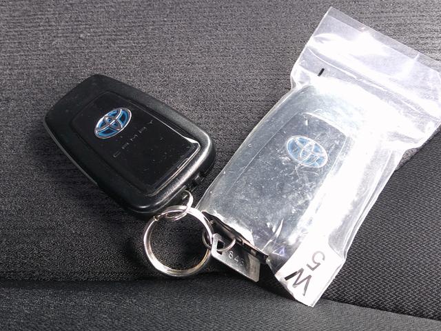 カムリ X 純正8インチナビ Bluetooth バックカメラ スマートキー×2 ドラレコ LEDオートヘッド トヨタセーフティ クリアランスソナー ステリモ 電動パーキング ブレーキホールド(28枚目)