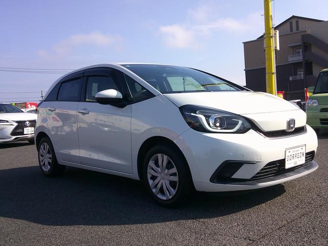 フィット ベーシック　純正ナビ　Ｂｌｕｅｔｏｏｔｈ　バックカメラ　前後ドラレコ　スマートキー×２　オートＬＥＤヘッド　クルーズコントロール　ビルトインＥＴＣ　電動パーキング　パーキングソナー　ステリモ（5枚目）