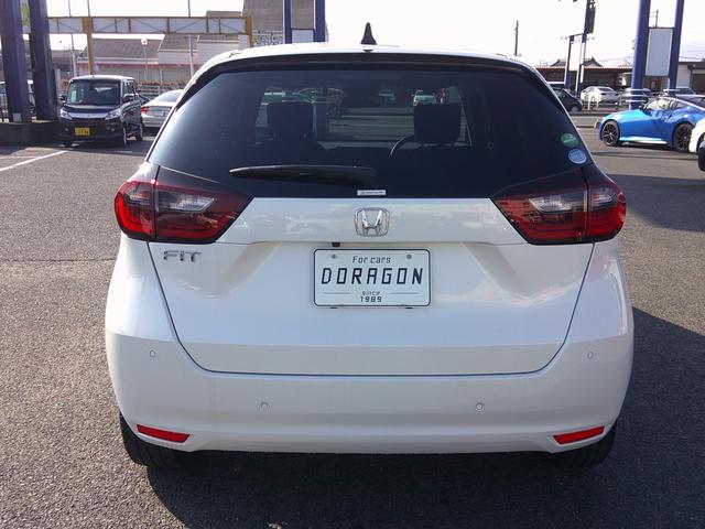 フィット ベーシック　純正ナビ　Ｂｌｕｅｔｏｏｔｈ　バックカメラ　前後ドラレコ　スマートキー×２　オートＬＥＤヘッド　クルーズコントロール　ビルトインＥＴＣ　電動パーキング　パーキングソナー　ステリモ（8枚目）