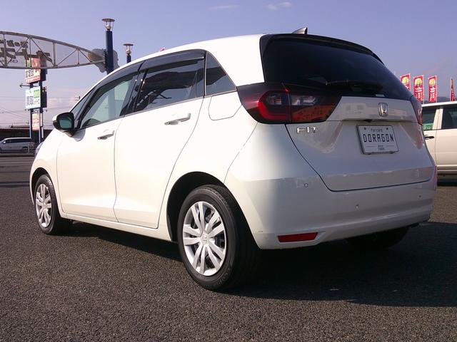 フィット ベーシック　純正ナビ　Ｂｌｕｅｔｏｏｔｈ　バックカメラ　前後ドラレコ　スマートキー×２　オートＬＥＤヘッド　クルーズコントロール　ビルトインＥＴＣ　電動パーキング　パーキングソナー　ステリモ（9枚目）