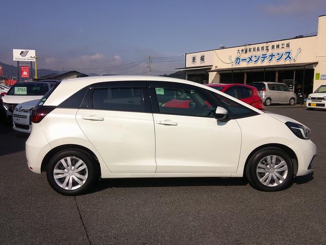 フィット ベーシック　純正ナビ　Ｂｌｕｅｔｏｏｔｈ　バックカメラ　前後ドラレコ　スマートキー×２　オートＬＥＤヘッド　クルーズコントロール　ビルトインＥＴＣ　電動パーキング　パーキングソナー　ステリモ（12枚目）