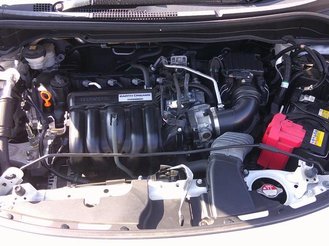 フィット ベーシック　純正ナビ　Ｂｌｕｅｔｏｏｔｈ　バックカメラ　前後ドラレコ　スマートキー×２　オートＬＥＤヘッド　クルーズコントロール　ビルトインＥＴＣ　電動パーキング　パーキングソナー　ステリモ（13枚目）