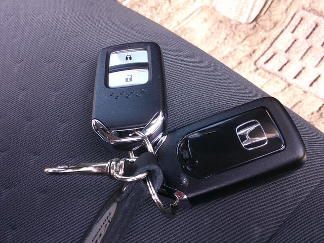 フィット ベーシック　純正ナビ　Ｂｌｕｅｔｏｏｔｈ　バックカメラ　前後ドラレコ　スマートキー×２　オートＬＥＤヘッド　クルーズコントロール　ビルトインＥＴＣ　電動パーキング　パーキングソナー　ステリモ（32枚目）